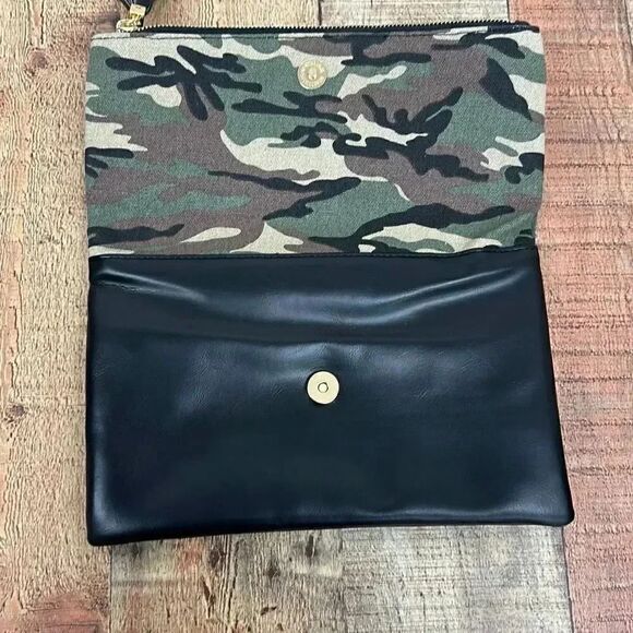 Funky Monkey Camo Foldover Clutch Camouflage with Red Interior - Picture 4 of 9